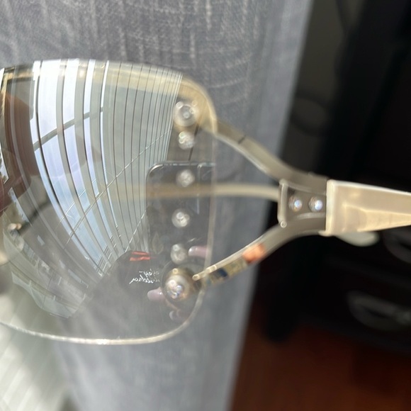 Foster Grant Silver Frameless Non-Polarized Sunglasses - Picture 3 of 5